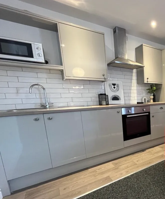 Ensuite // High Street // 1 Bed Apartment // JUNE 2026 - Image 2